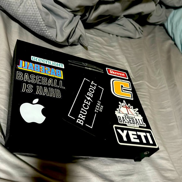 Everything works brand new only had it for three months comes with hdmi and pc. - Picture 1 of 3